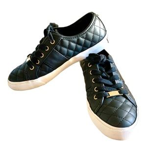 Black Guess tennis shoes. Sz 5.5